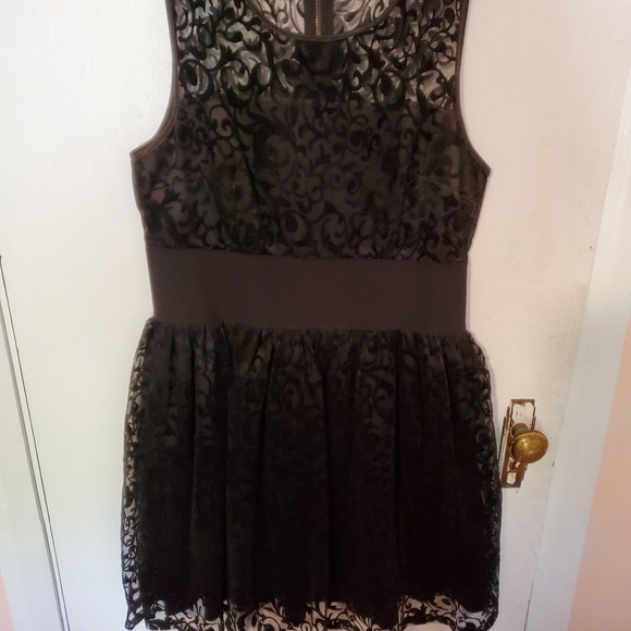 Black Lace Formal Dress - Picture 1 of 3